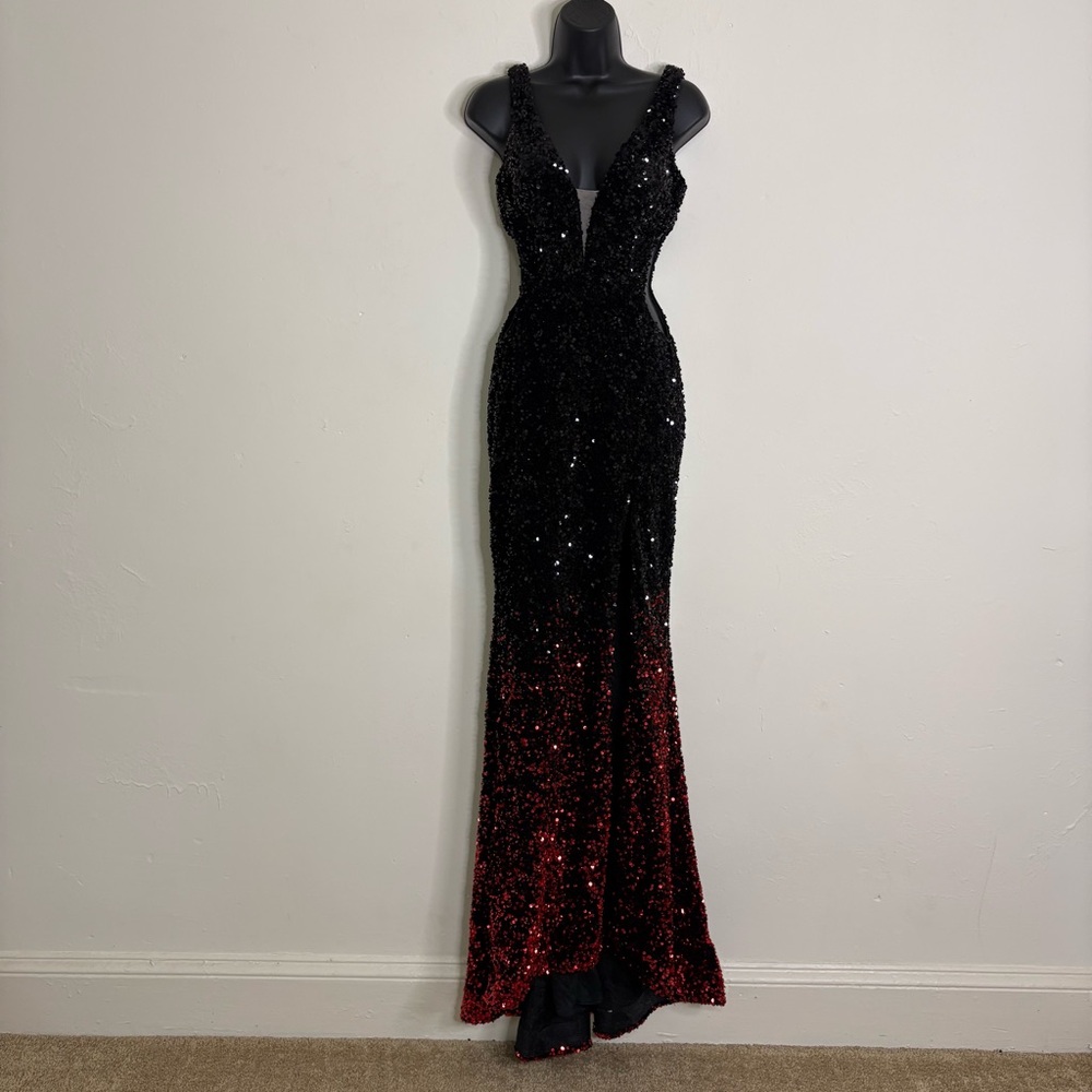 Jasz Couture Black & Red Sequin Ombre Evening / Pageant / Prom Gown - Size: 0